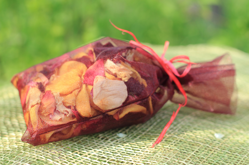 Bolsitas aromáticas con pétalos de rosa