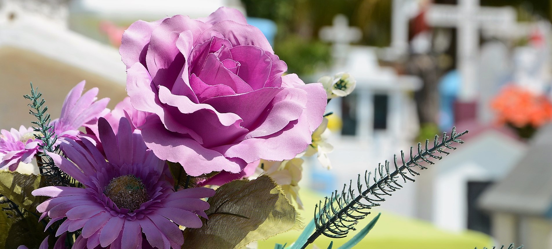 ¿Cómo enviar flores para un entierro?
