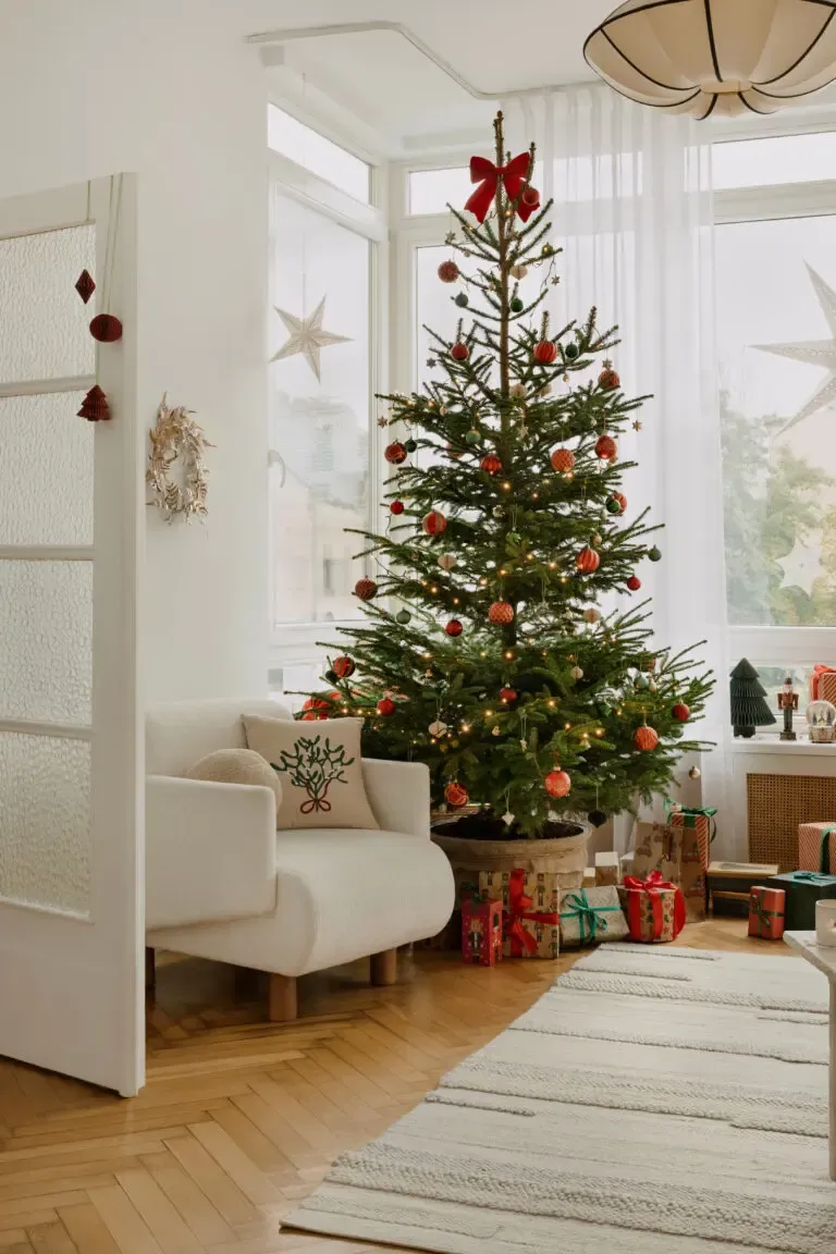 decoración salón con árbol de navidad