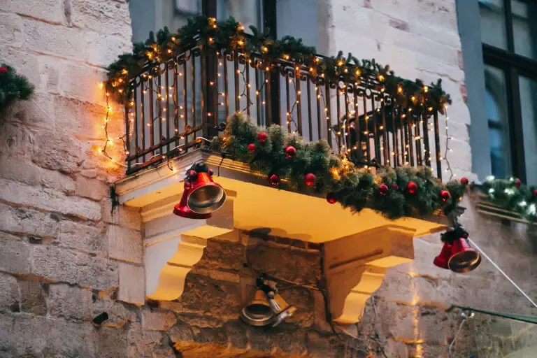 balcón decoración navideña