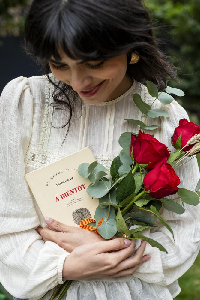 Regala rosas en el Día de Sant Jordi 2026