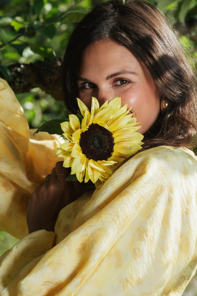 Ramos de novias con girasoles, una idea original para novias divertidas