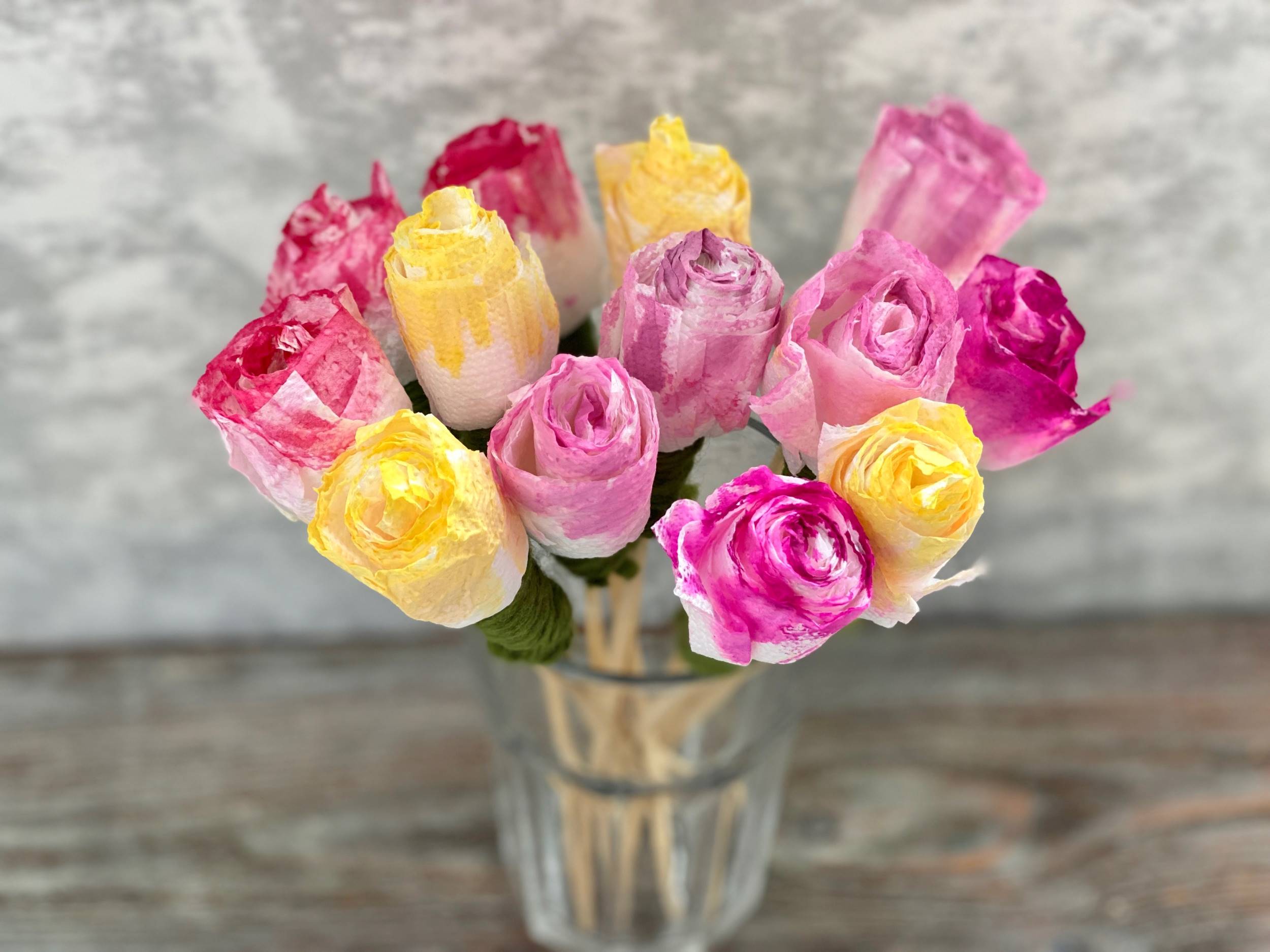 Manualidades rosas de papel