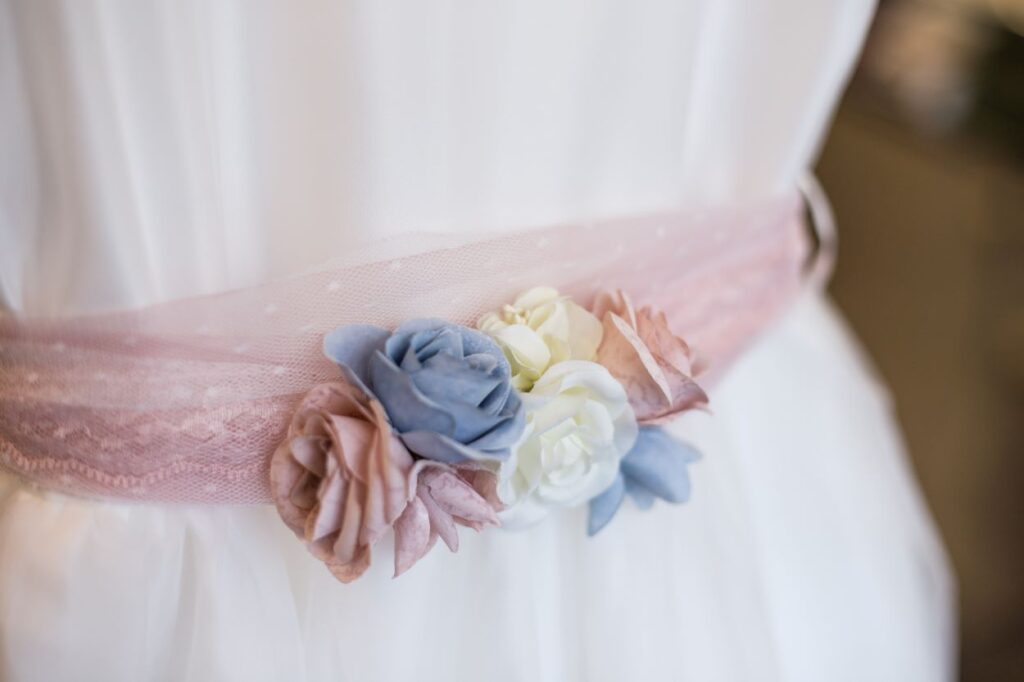 Adornos con flores para vestidos de boda