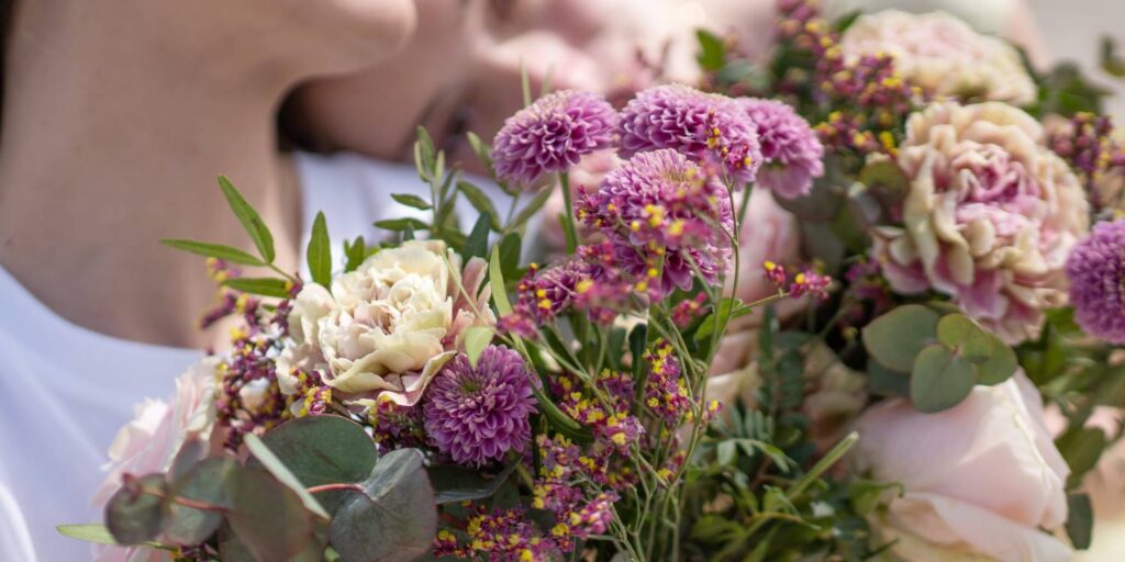 Flores moradas para mujeres