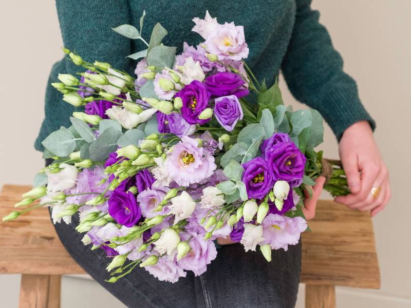 Ramo de lisianthus morados