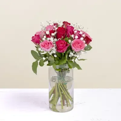 Ramo de rosas rojas y rosas