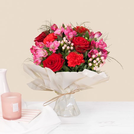 Red kiss and water bubble