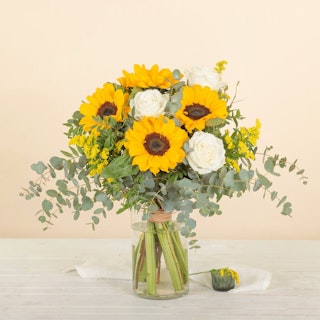 Girasoles y Rosas Blancas