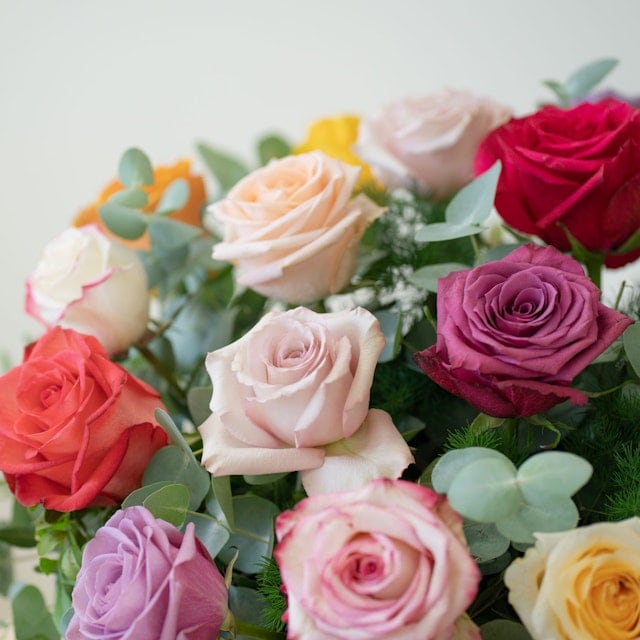 Centro de rosas multicolor - Provenza Encantada