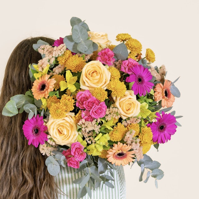 Ramo de flores lleno de colores