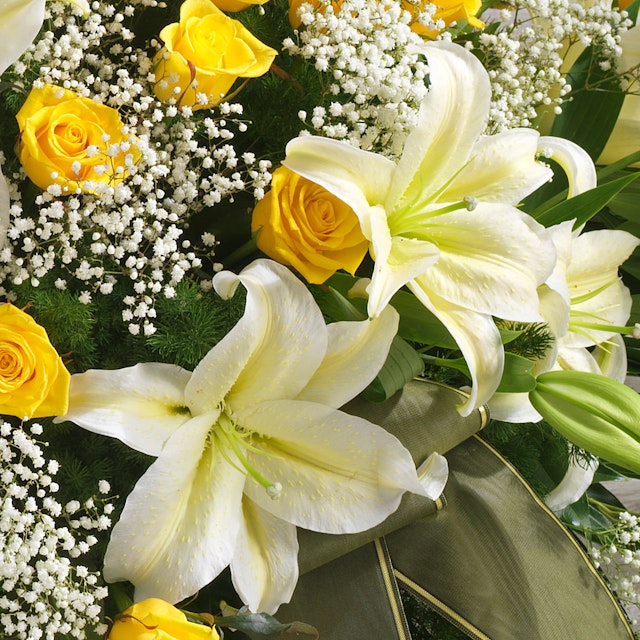 Cojín funerario amarillo