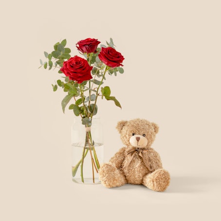 Tres Rosas y un Abrazo